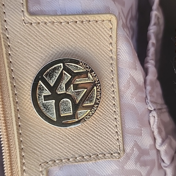 DKNY Croc Embossed Cream Leather Tote Bag with Tag - Picture 13 of 13